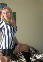 Полная блондинка позирует в разной эротической одежде 22 фото Полная блондинка позирует в разной эротической одежде 22 фото