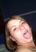 22 летняя кокетка позирует на кровати в эротичном белье 1 фото 22 летняя кокетка позирует на кровати в эротичном белье 1 фото