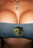 Красивые девки с круглыми дойками показывают прелести перед камерами 5 фото Красивые девки с круглыми дойками показывают прелести перед камерами 5 фото