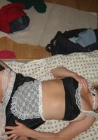 Горничная эротично двигается и оголяет упругие титьки 23 фото Горничная эротично двигается и оголяет упругие титьки 23 фото