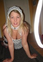 Горничная эротично двигается и оголяет упругие титьки 17 фото Горничная эротично двигается и оголяет упругие титьки 17 фото