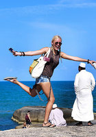 Спортивные подруги отдыхают летом на курорте 4 фото Спортивные подруги отдыхают летом на курорте 4 фото