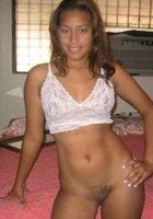 Латиноамериканская соска мастурбирует ножом лежа на постели 1 фото Латиноамериканская соска мастурбирует ножом лежа на постели 1 фото