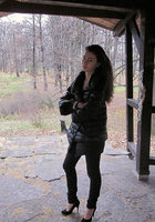 Молоденькая стройняшка оголила прелести в осеннем парке 8 фото Молоденькая стройняшка оголила прелести в осеннем парке 8 фото