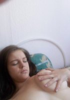 Однокурсница дрочит длинным огурцом 11 фото Однокурсница дрочит длинным огурцом 11 фото