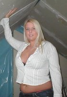 Голая пышка лежит на кровати и держит себя рукой за грудь 16 фото Голая пышка лежит на кровати и держит себя рукой за грудь 16 фото