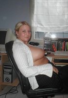 Голая пышка лежит на кровати и держит себя рукой за грудь 18 фото Голая пышка лежит на кровати и держит себя рукой за грудь 18 фото