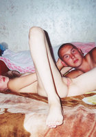 Частные кадры русских баб из 90ых у домашнего ковра и на природе 6 фото Частные кадры русских баб из 90ых у домашнего ковра и на природе 6 фото