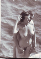 Частные кадры русских баб из 90ых у домашнего ковра и на природе 2 фото Частные кадры русских баб из 90ых у домашнего ковра и на природе 2 фото