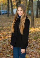 Красотка с привлекательной улыбкой светит волосатой киской 1 фото Красотка с привлекательной улыбкой светит волосатой киской 1 фото