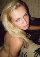 Блондинка закидывает ногу на ногу в кресле 4 фото Блондинка закидывает ногу на ногу в кресле 4 фото