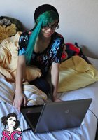 Девушка-эмо смотрит видеоролики голой 23 фото Девушка-эмо смотрит видеоролики голой 23 фото