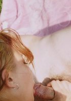 Рыжая сучка с мохнаткой сосет русскому хахалю болт на пикнике 10 фото Рыжая сучка с мохнаткой сосет русскому хахалю болт на пикнике 10 фото