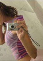 Брюнетка фотографирует себя дома на телефон 12 фото Брюнетка фотографирует себя дома на телефон 12 фото