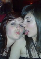 Шатенка сравнивает дилдо и настоящий член 10 фото Шатенка сравнивает дилдо и настоящий член 10 фото