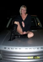 Муж фотографирует жену на капоте внедорожника 4 фото Муж фотографирует жену на капоте внедорожника 4 фото