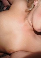 Накрашенная блондинка отсасывает у незнакомца на курорте 5 фото Накрашенная блондинка отсасывает у незнакомца на курорте 5 фото