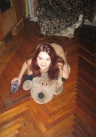 Рыжая телка позирует голая на леопардовом покрывале и кресле 11 фото Рыжая телка позирует голая на леопардовом покрывале и кресле 11 фото