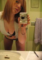 Рыжая проказница дрочит, закрывшись в ванной 13 фото Рыжая проказница дрочит, закрывшись в ванной 13 фото