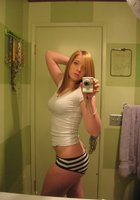 Рыжая проказница дрочит, закрывшись в ванной 5 фото Рыжая проказница дрочит, закрывшись в ванной 5 фото