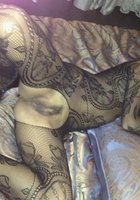 Брюнетка в сексуальной сетке позирует с обнаженной пиздой 6 фото Брюнетка в сексуальной сетке позирует с обнаженной пиздой 6 фото