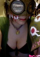 Три татуированные подруги шалят в спальне в обнаженном виде 2 фото Три татуированные подруги шалят в спальне в обнаженном виде 2 фото