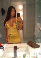 Женщины наводят красоту у зеркала и делают селфи 13 фото Женщины наводят красоту у зеркала и делают селфи 13 фото