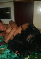 Красотка показала стройные ножки в чулках и маленькие сиси 12 фото Красотка показала стройные ножки в чулках и маленькие сиси 12 фото