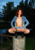 Бесстыдница раздевается на улицах города 4 фото Бесстыдница раздевается на улицах города 4 фото