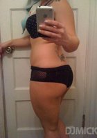 Телочки в нижнем белье позируют перед зеркалом 3 фото Телочки в нижнем белье позируют перед зеркалом 3 фото