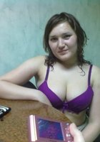 Милая девушка стоит на лестнице в обтягивающих вещах 6 фото Милая девушка стоит на лестнице в обтягивающих вещах 6 фото