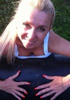 Возбужденные мамки эротично красуются перед камерой 24 фото Возбужденные мамки эротично красуются перед камерой 24 фото