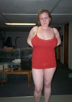 Толстая мама позирует в ночнушках и показывает натуральные дойки 5 фото Толстая мама позирует в ночнушках и показывает натуральные дойки 5 фото