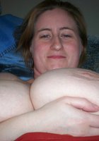 Толстая мама позирует в ночнушках и показывает натуральные дойки 16 фото Толстая мама позирует в ночнушках и показывает натуральные дойки 16 фото