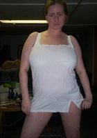 Толстая мама позирует в ночнушках и показывает натуральные дойки 17 фото Толстая мама позирует в ночнушках и показывает натуральные дойки 17 фото