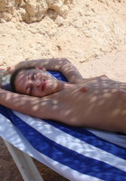 Волнительный поход на пляж молодой шатенки 5 фото Волнительный поход на пляж молодой шатенки 5 фото