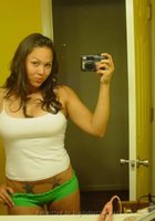 Полненькая латинка делает домашние селфи в нижнем белье 15 фото Полненькая латинка делает домашние селфи в нижнем белье 15 фото