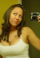 Полненькая латинка делает домашние селфи в нижнем белье 24 фото Полненькая латинка делает домашние селфи в нижнем белье 24 фото