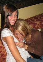 Лесбиянка играется с подругой и мастурбирует киску 5 фото Лесбиянка играется с подругой и мастурбирует киску 5 фото