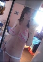 Симпатичные девицы снимают себя перед зеркалом 3 фото Симпатичные девицы снимают себя перед зеркалом 3 фото