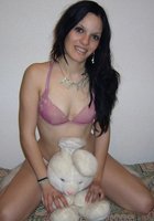 Дамочка, одетая в красное, сидит на полу 10 фото Дамочка, одетая в красное, сидит на полу 10 фото