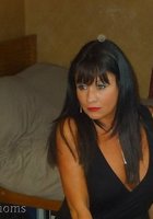 Дамочка, одетая в красное, сидит на полу 24 фото Дамочка, одетая в красное, сидит на полу 24 фото