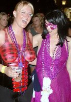 Зрелые бабы показывают большие сиськи на публичном мероприятии 9 фото Зрелые бабы показывают большие сиськи на публичном мероприятии 9 фото