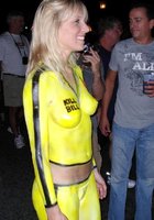 Зрелые бабы показывают большие сиськи на публичном мероприятии 11 фото Зрелые бабы показывают большие сиськи на публичном мероприятии 11 фото