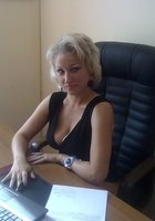 Зрелая секретарша соблазняет откровенным вырезом 9 фото Зрелая секретарша соблазняет откровенным вырезом 9 фото