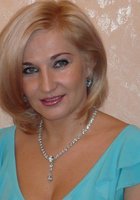 Зрелая секретарша соблазняет откровенным вырезом 12 фото Зрелая секретарша соблазняет откровенным вырезом 12 фото