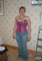 Зрелая любовница хвастается нарядами 5 фото Зрелая любовница хвастается нарядами 5 фото