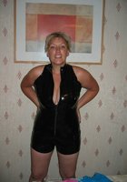 Зрелая любовница хвастается нарядами 11 фото Зрелая любовница хвастается нарядами 11 фото