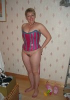 Зрелая любовница хвастается нарядами 6 фото Зрелая любовница хвастается нарядами 6 фото