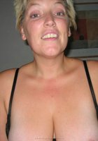 Зрелая любовница хвастается нарядами 32 фото Зрелая любовница хвастается нарядами 32 фото